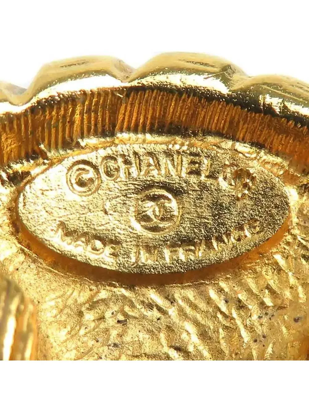 CHANEL elevate your